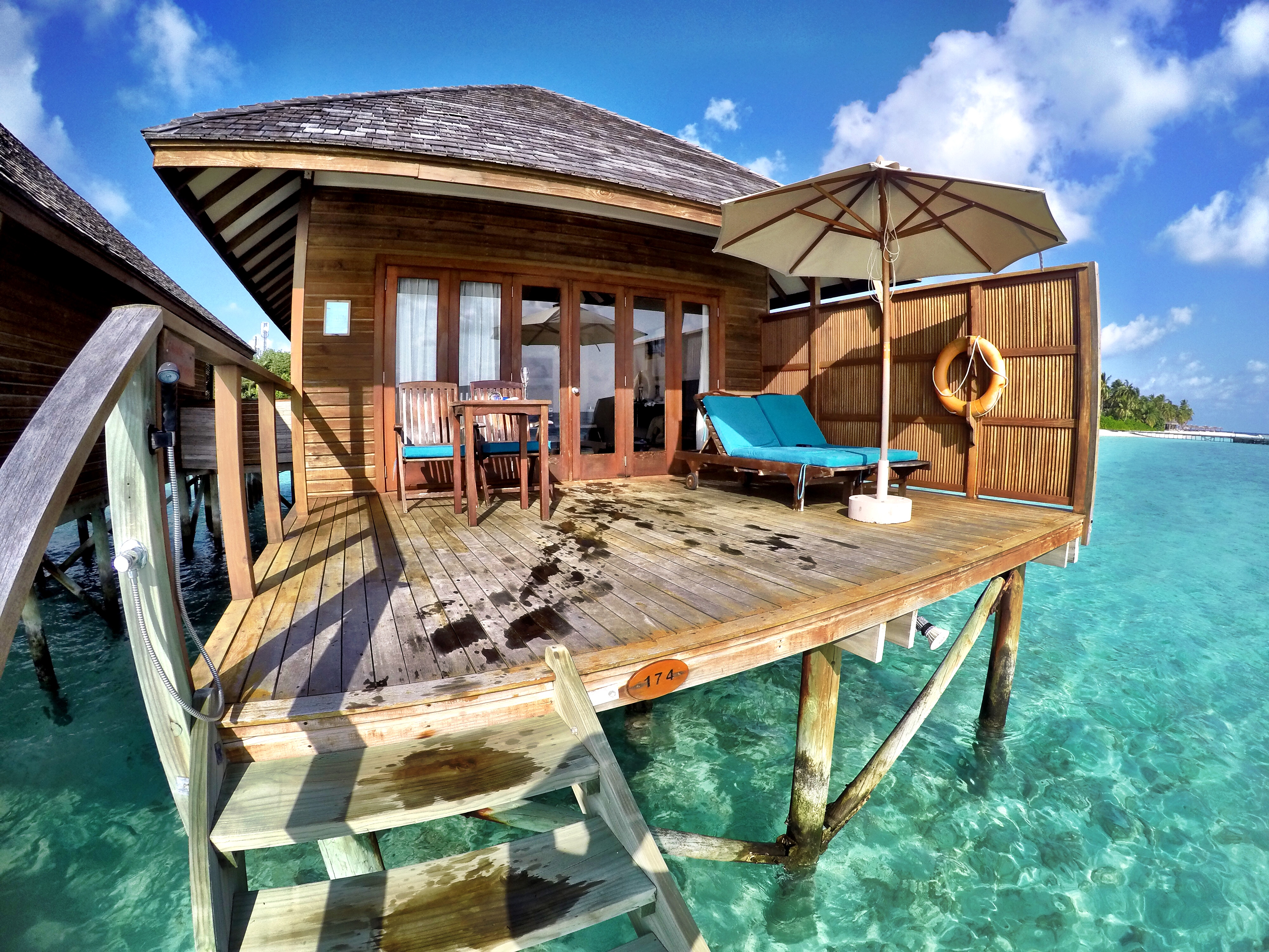 Veligandu-Maldives-Overwater-Bungalow