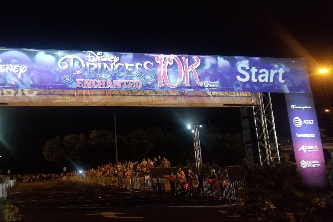 Disney Race - Enchanted 10K Start Line