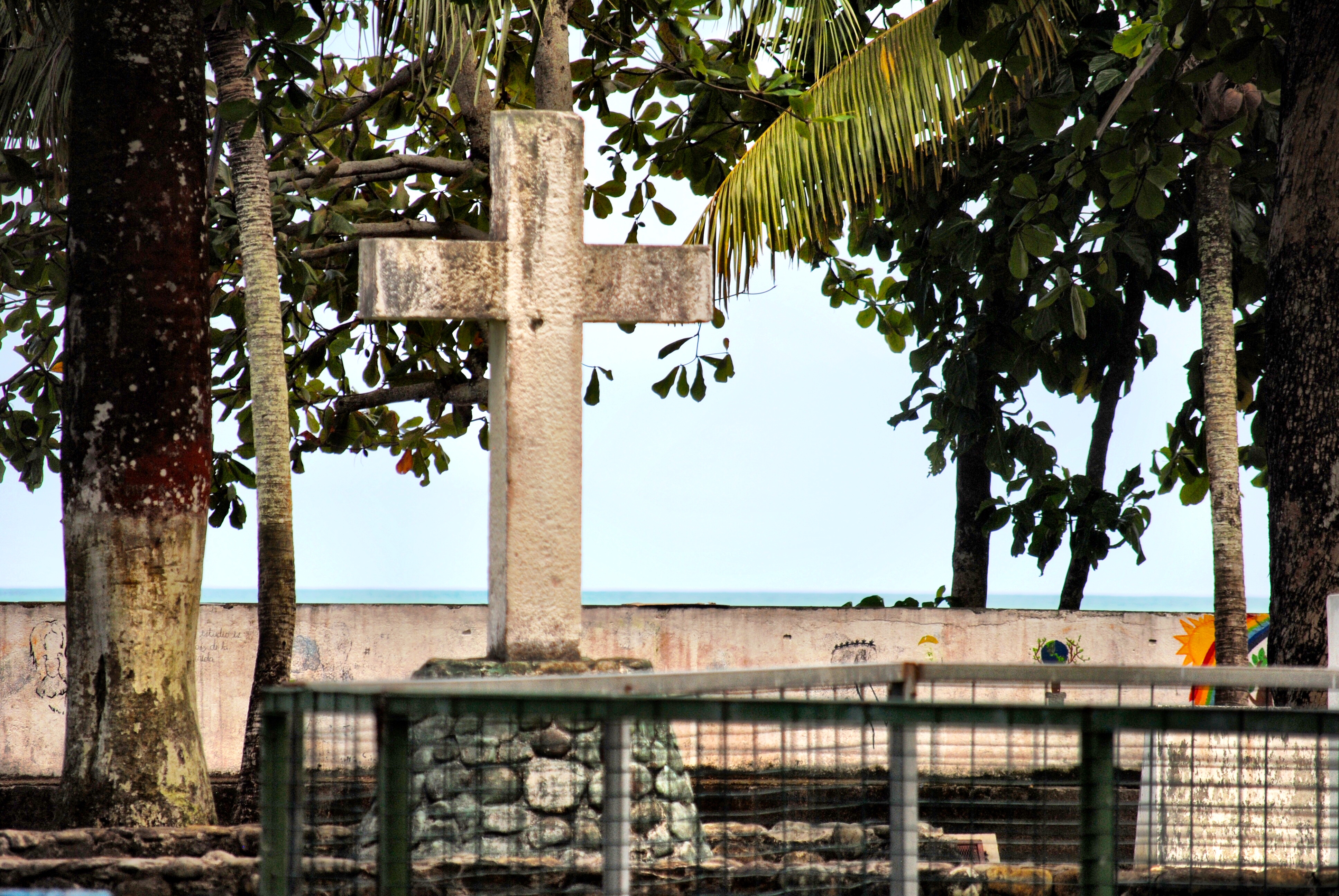 Limón - Costa Rica - Cross in Park
