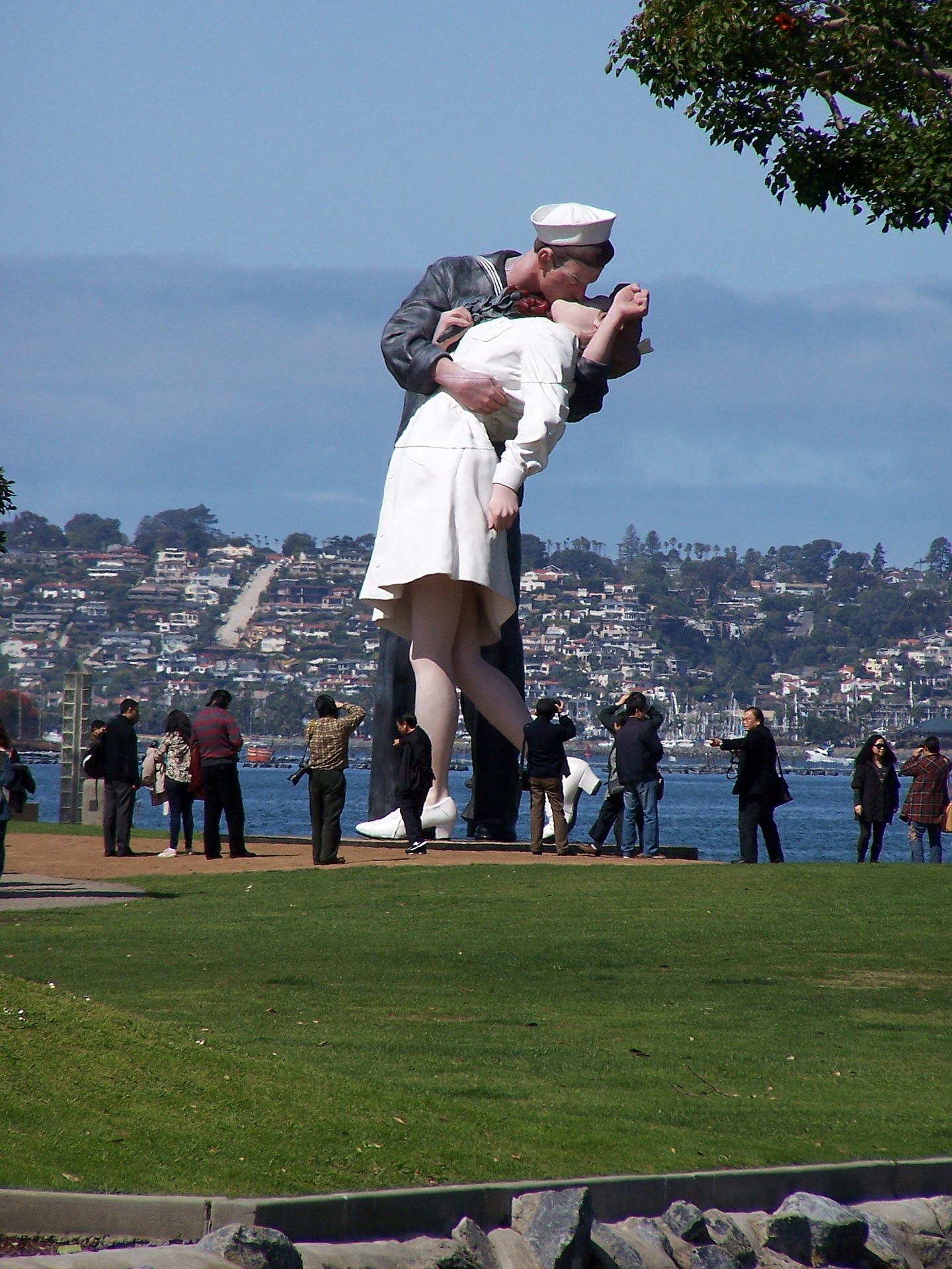 Unconditional Surrender statue in San Diego