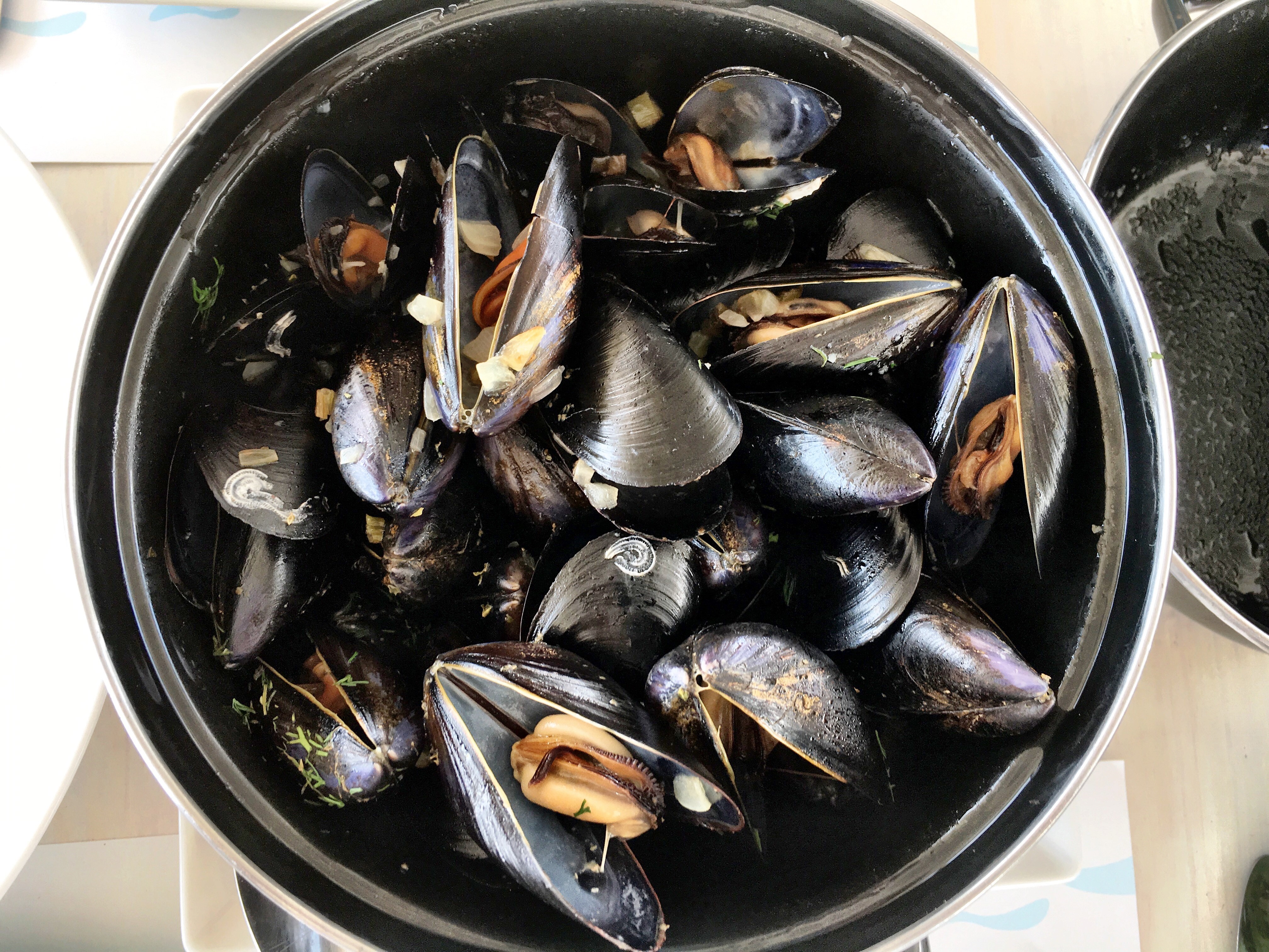 Must Eat in Mykonos: Mussels at Yialo Yialo