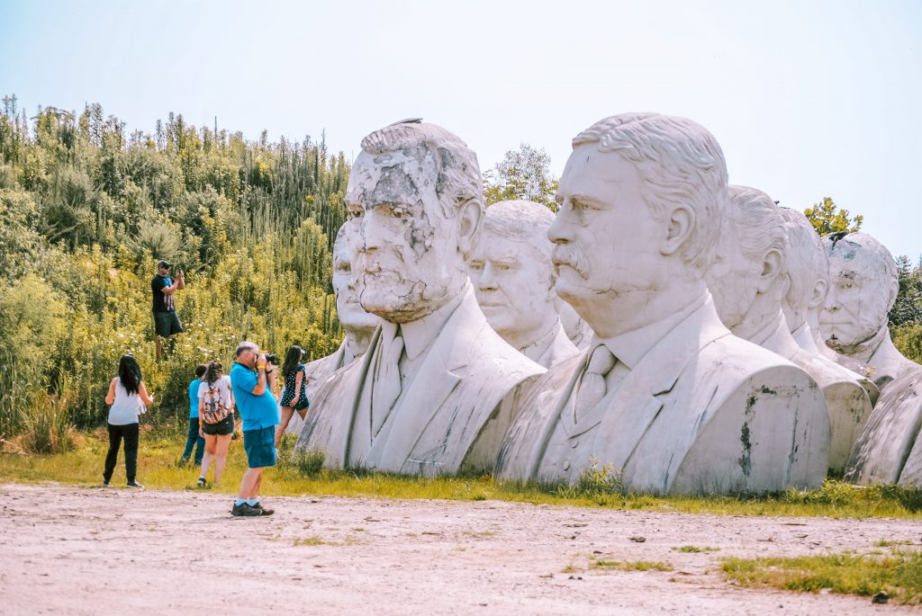 Face To Face With Giant Crumbling Presidents Head Statues Married With Wanderlust