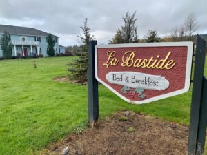 Where To Stay In Dundee, Oregon - Married With Wanderlust