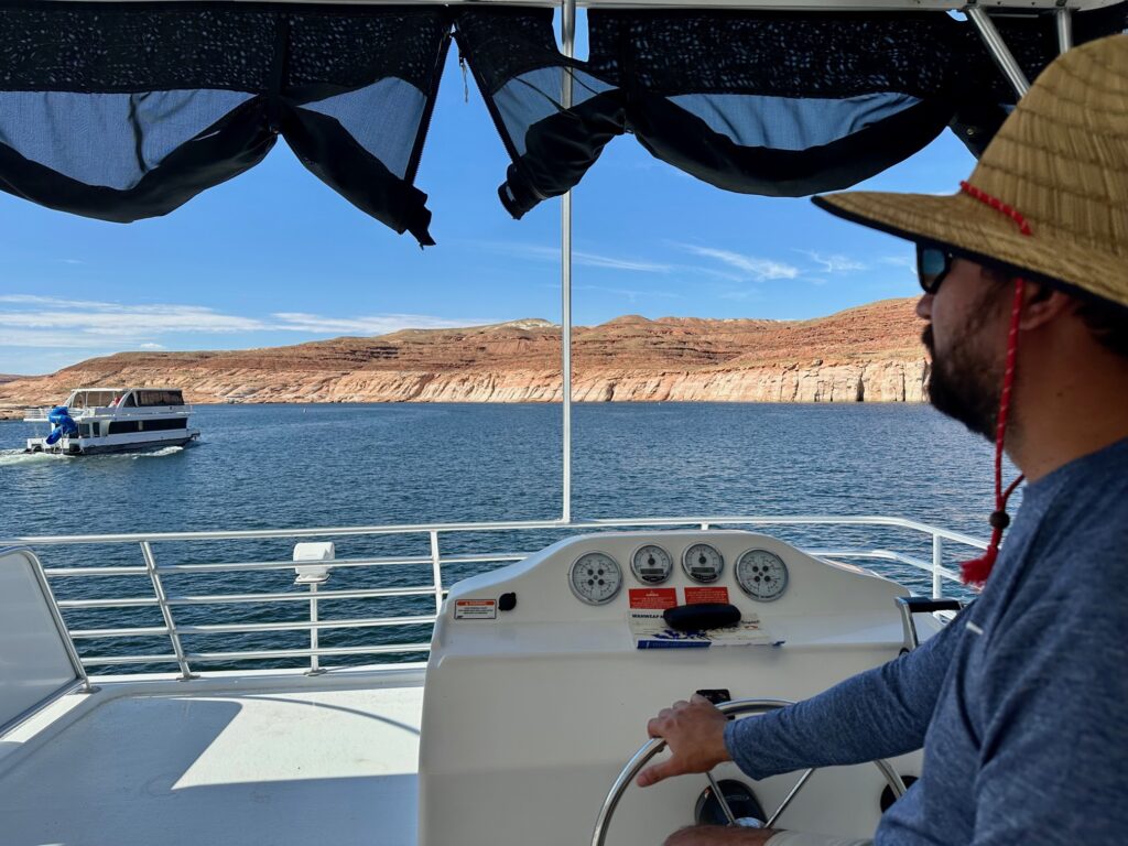 WC driving houseboat rental in Lake Powell